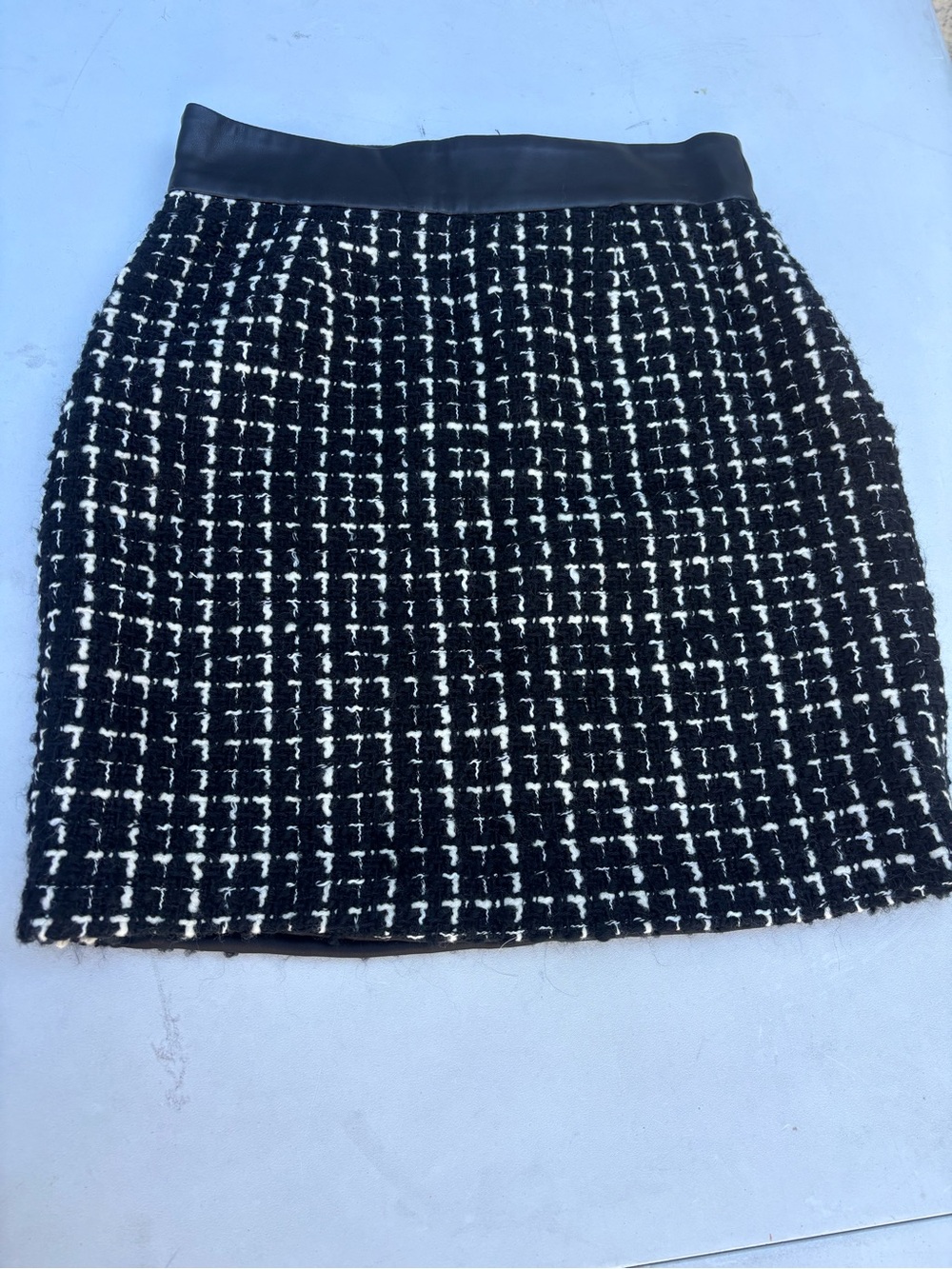 Marciano by Guess Black and White Tweed Mini Skirt with Faux Leather Waistband